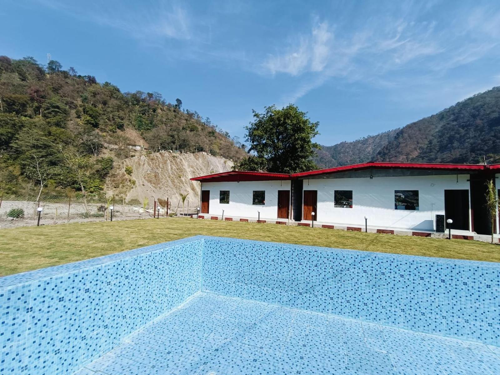 The Waterfront Resort Rishikesh Exterior photo